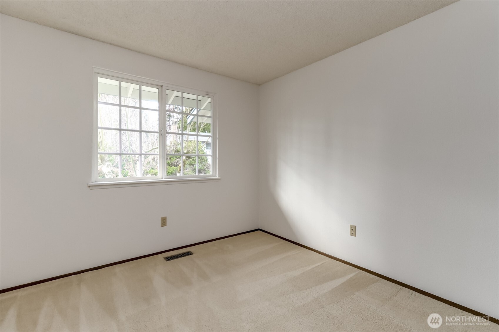 32334 9th Avenue S, Federal Way, WA 98003