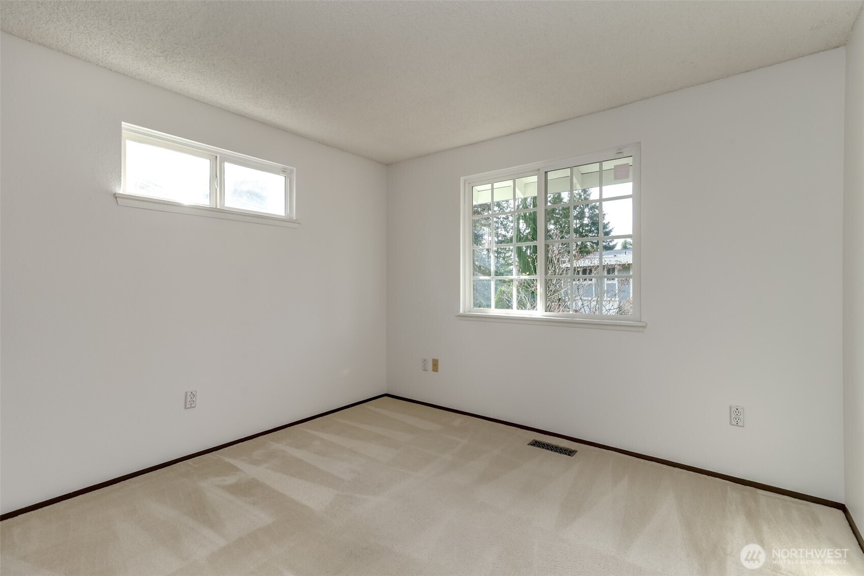32334 9th Avenue S, Federal Way, WA 98003