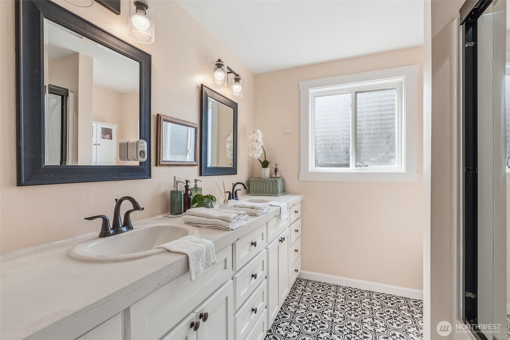 305 Hollyberry Street , Woodland, WA 98674
