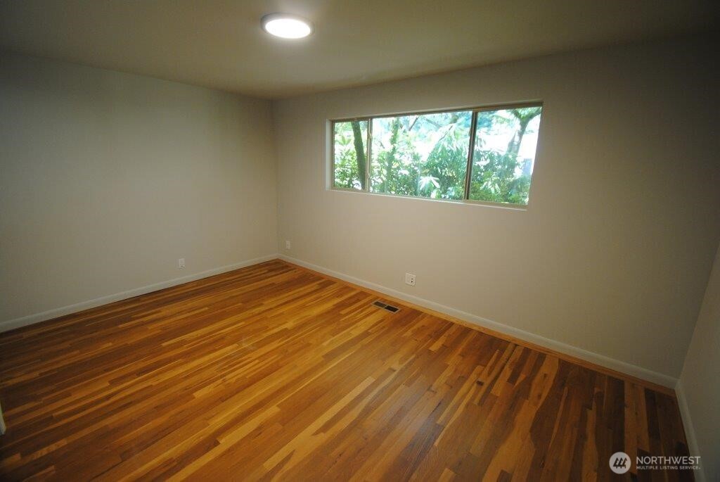 930 130th Avenue NE, Bellevue, WA 98005