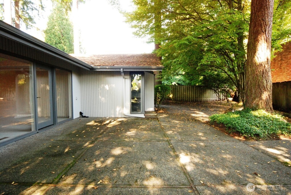 930 130th Avenue NE, Bellevue, WA 98005