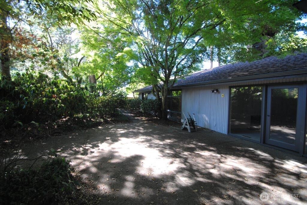930 130th Avenue NE, Bellevue, WA 98005