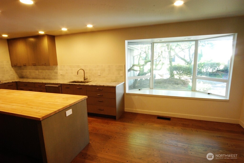 930 130th Avenue NE, Bellevue, WA 98005