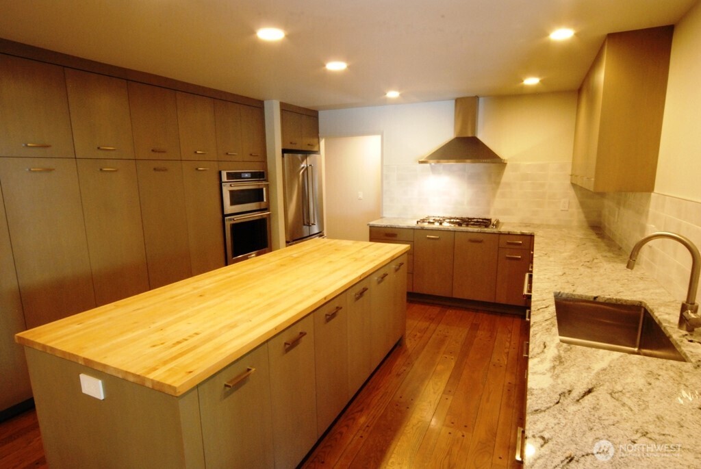 930 130th Avenue NE, Bellevue, WA 98005