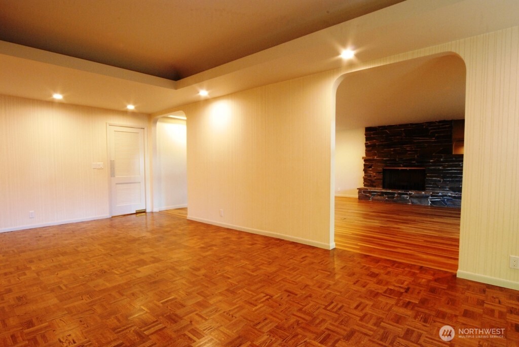 930 130th Avenue NE, Bellevue, WA 98005