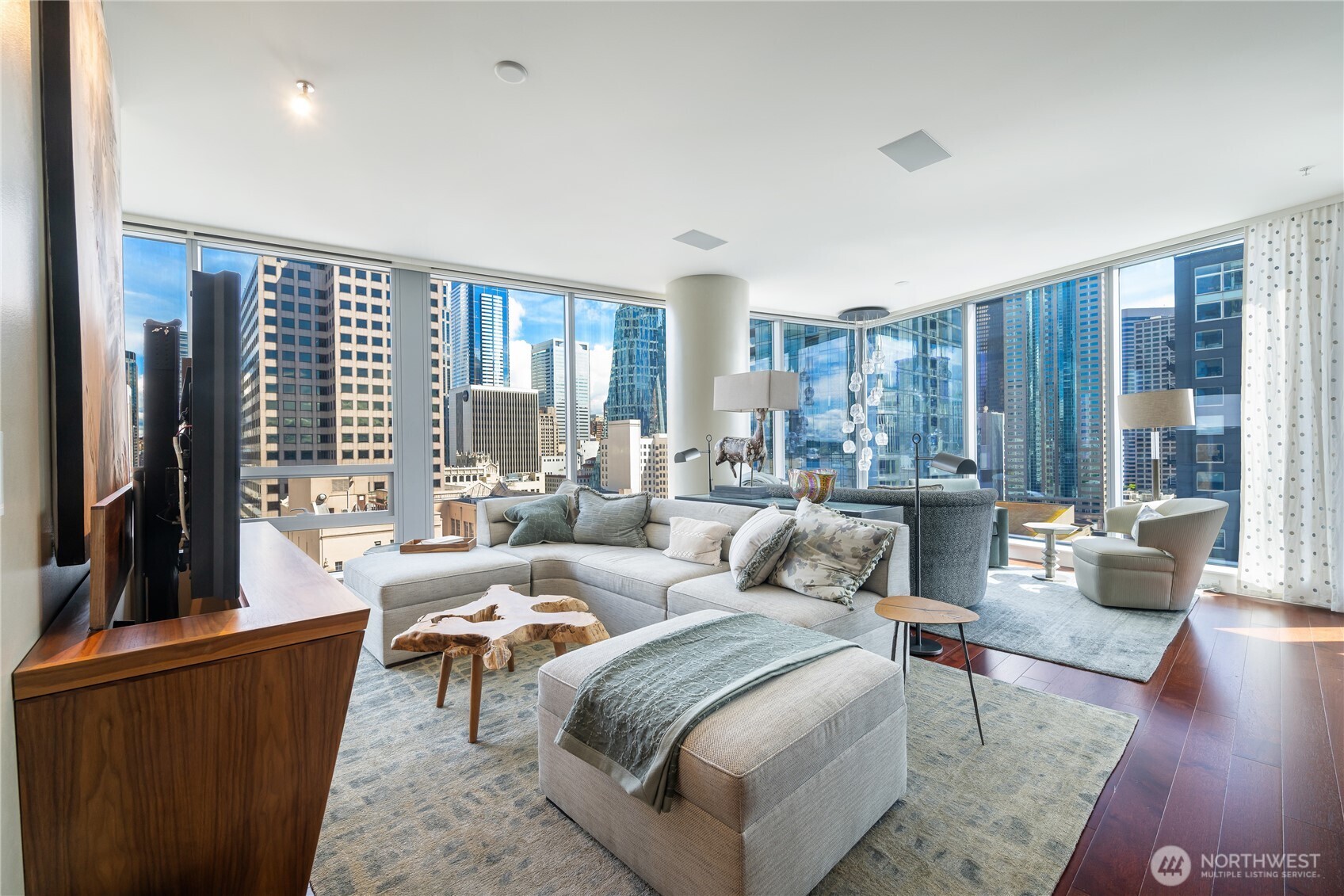 1521 2nd Avenue #1602, Seattle, WA 98101