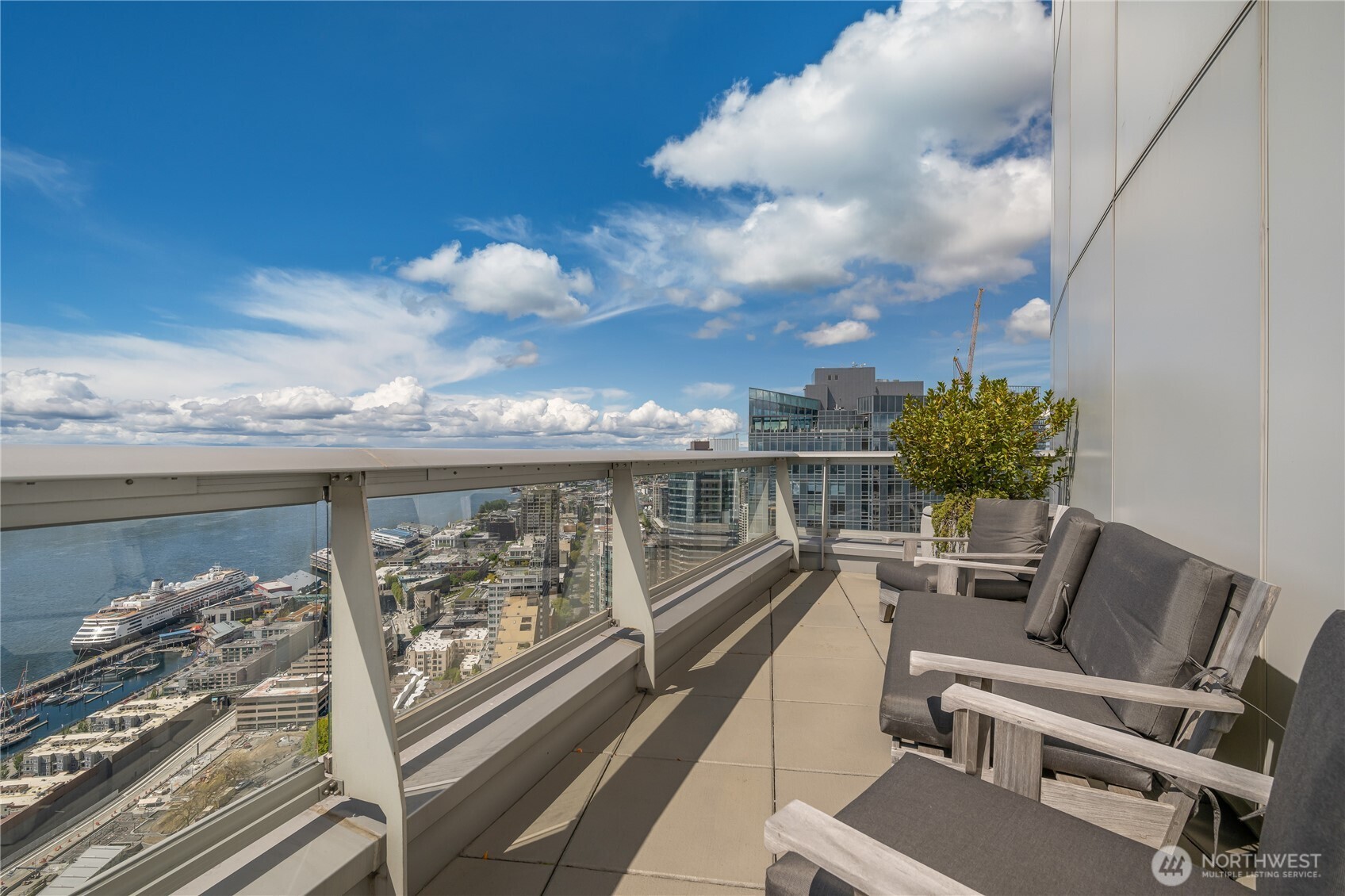 1521 2nd Avenue #1602, Seattle, WA 98101