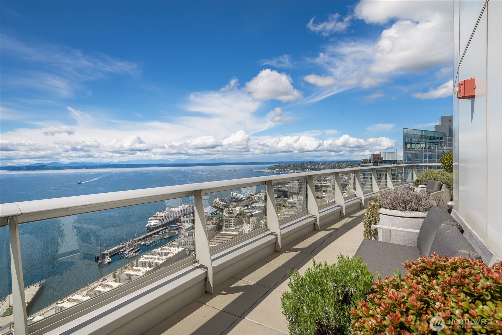 1521 2nd Avenue #1602, Seattle, WA 98101