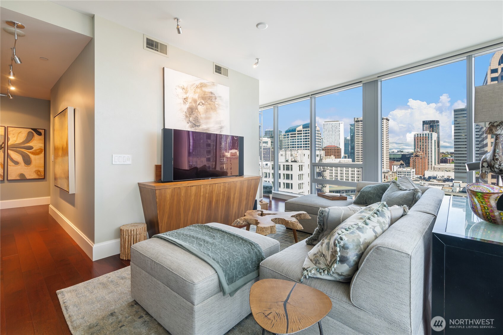 1521 2nd Avenue #1602, Seattle, WA 98101