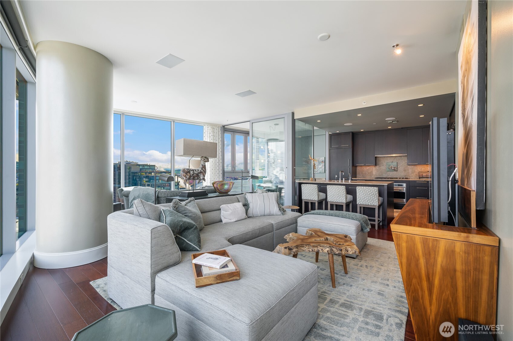 1521 2nd Avenue #1602, Seattle, WA 98101