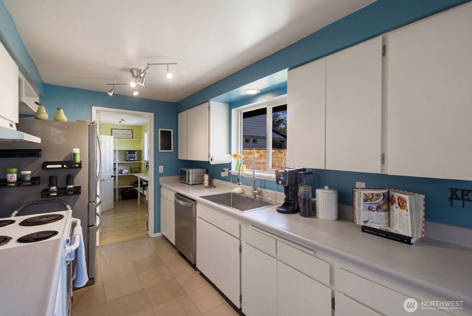8554 NE 137th Pl , Kirkland, WA 98034