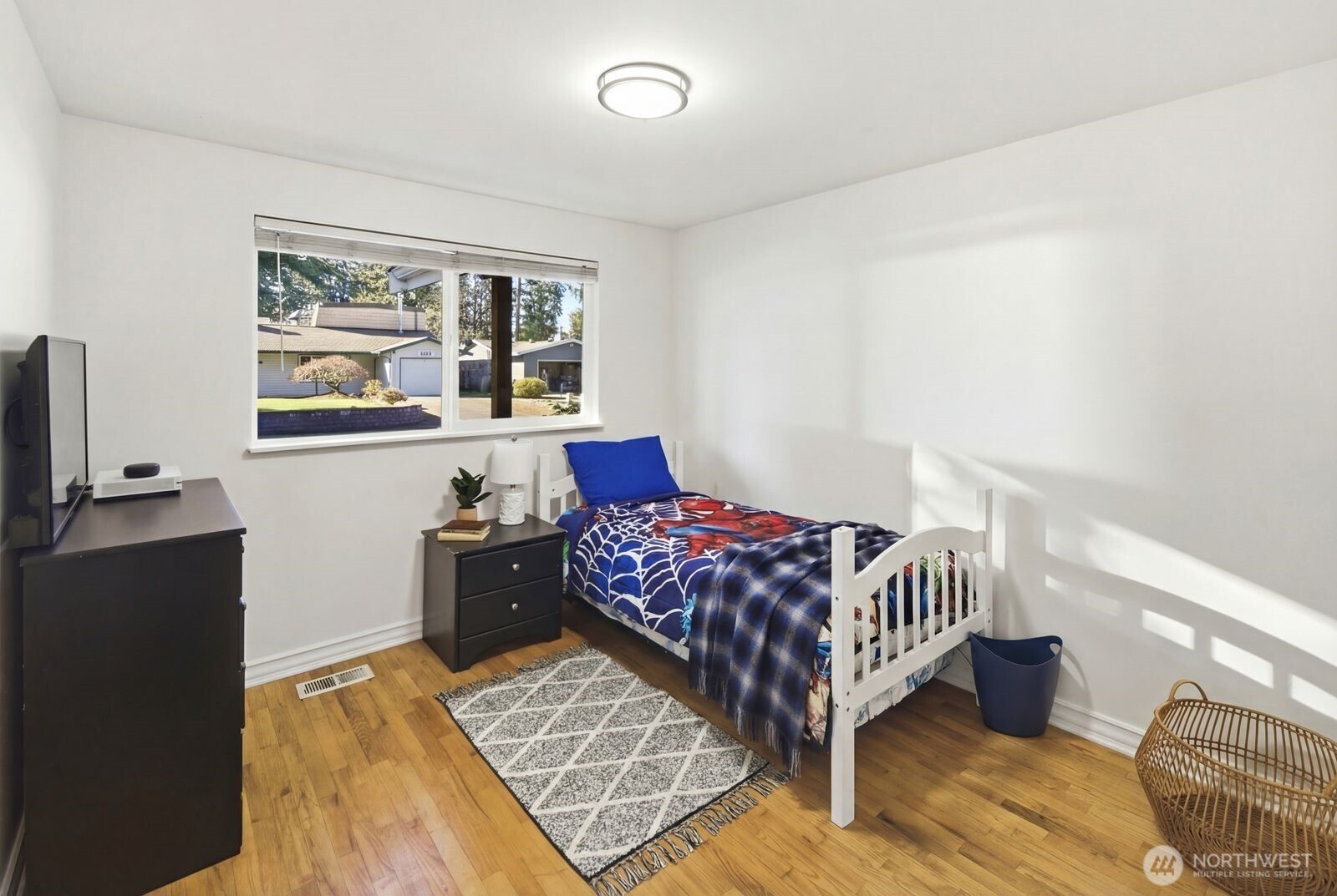 8554 NE 137th Pl , Kirkland, WA 98034
