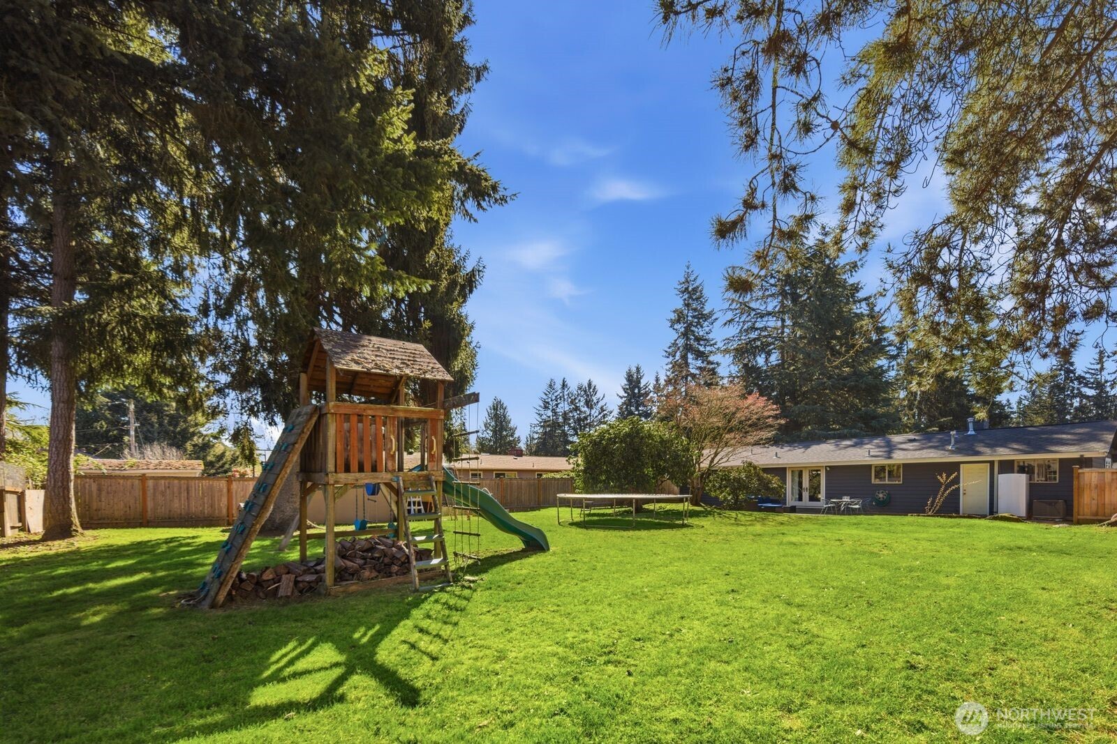 8554 NE 137th Pl , Kirkland, WA 98034