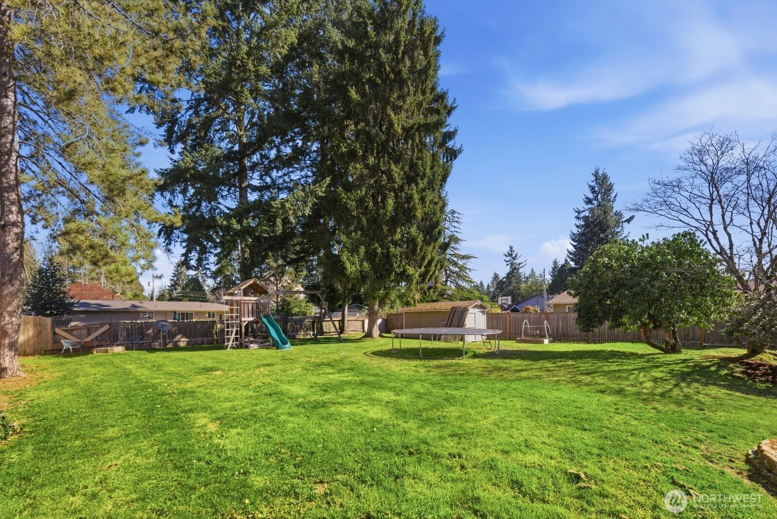 8554 NE 137th Pl , Kirkland, WA 98034