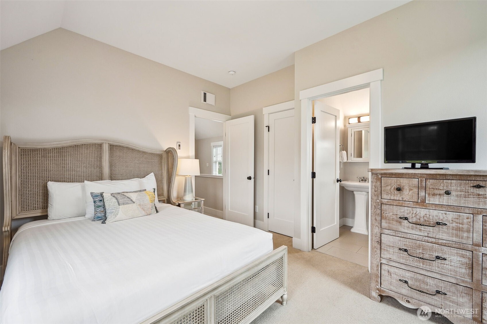 74 Flash Lane , Pacific Beach, WA 98571