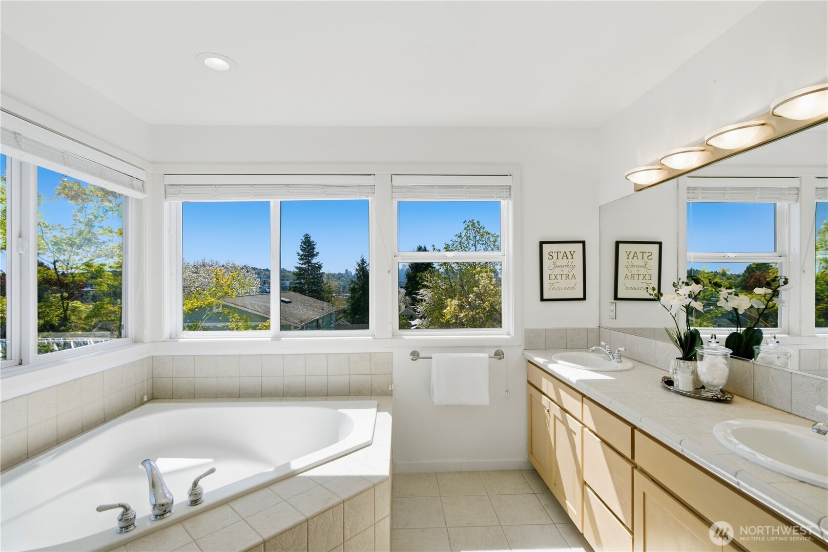 2313 N 39th Street , Seattle, WA 98103