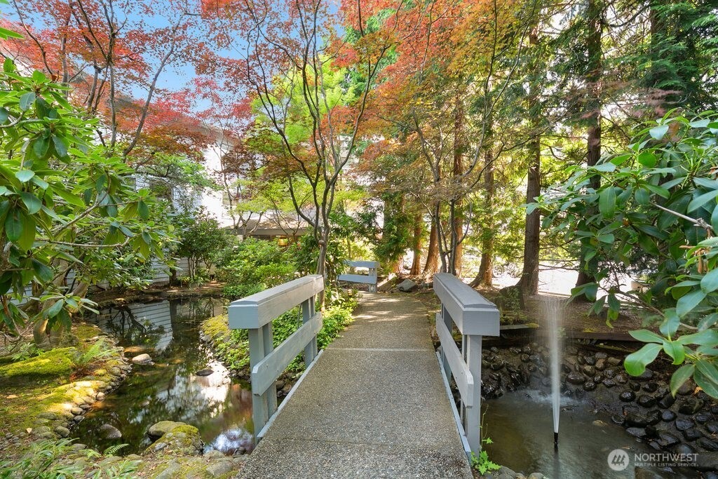 7930 SE 34th Street #513, Mercer Island, WA 98040