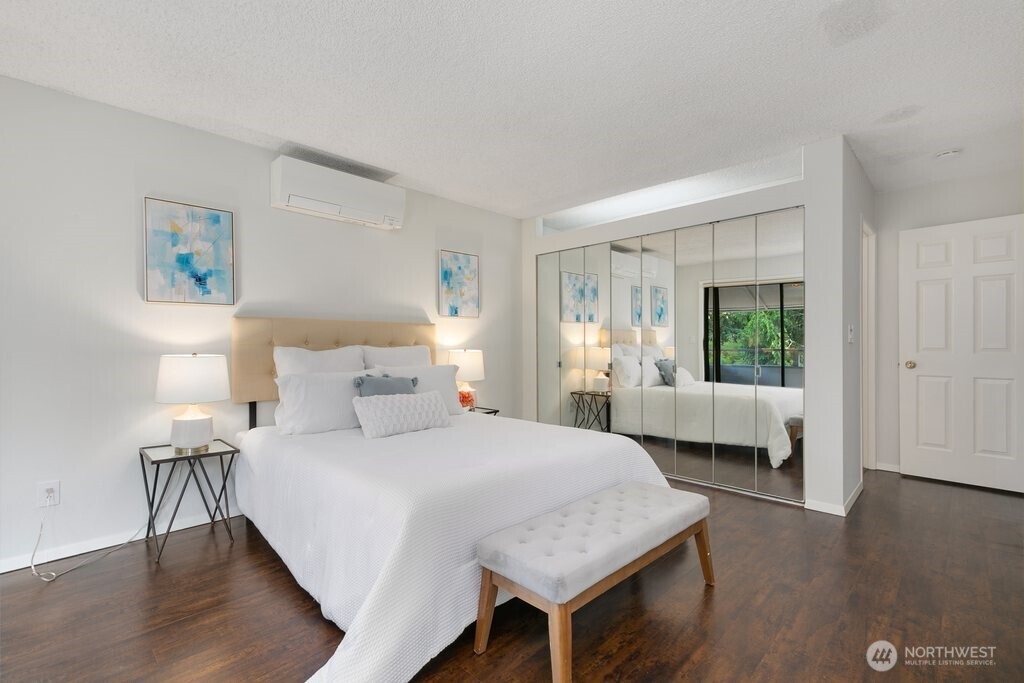 7930 SE 34th Street #513, Mercer Island, WA 98040