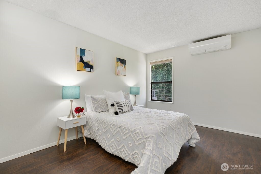 7930 SE 34th Street #513, Mercer Island, WA 98040