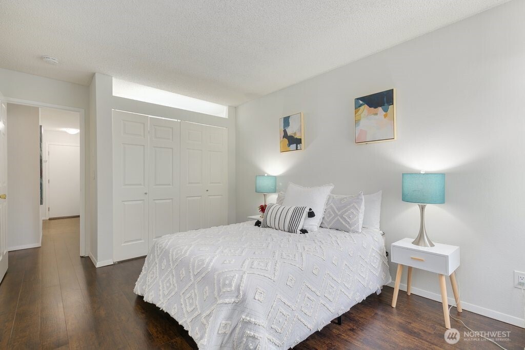 7930 SE 34th Street #513, Mercer Island, WA 98040