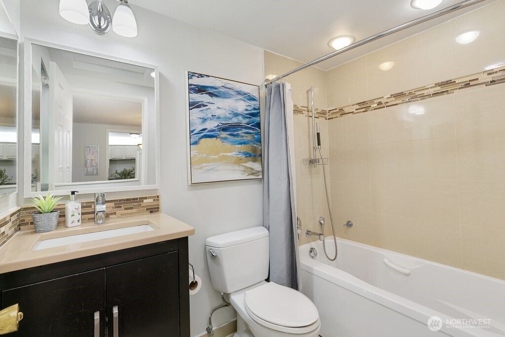 7930 SE 34th Street #513, Mercer Island, WA 98040