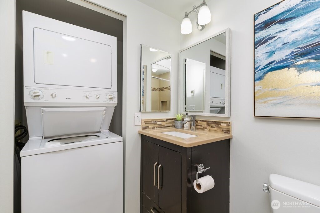 7930 SE 34th Street #513, Mercer Island, WA 98040