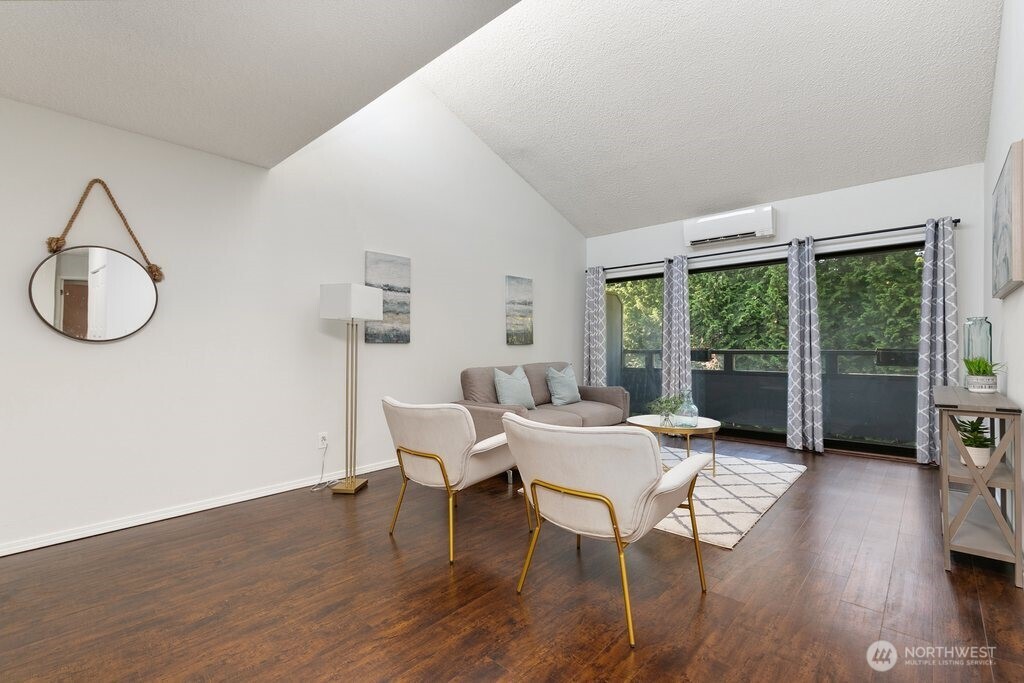 7930 SE 34th Street #513, Mercer Island, WA 98040