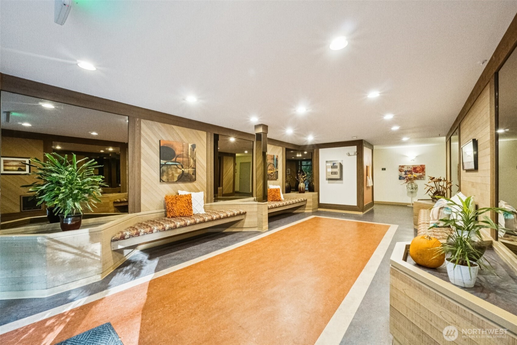 7930 SE 34th Street #513, Mercer Island, WA 98040