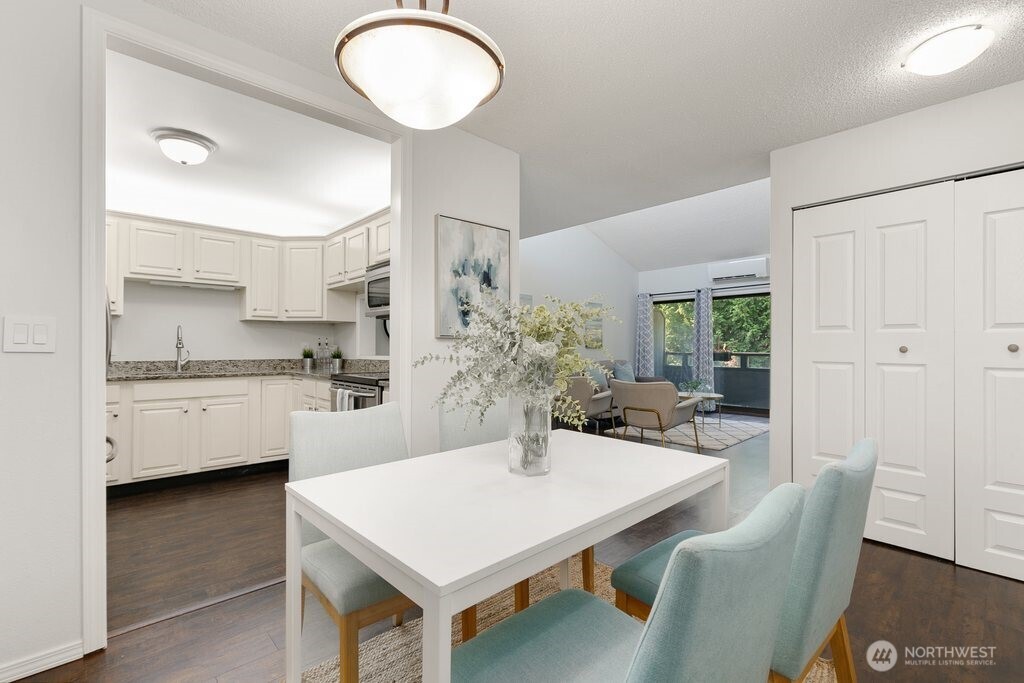 7930 SE 34th Street #513, Mercer Island, WA 98040