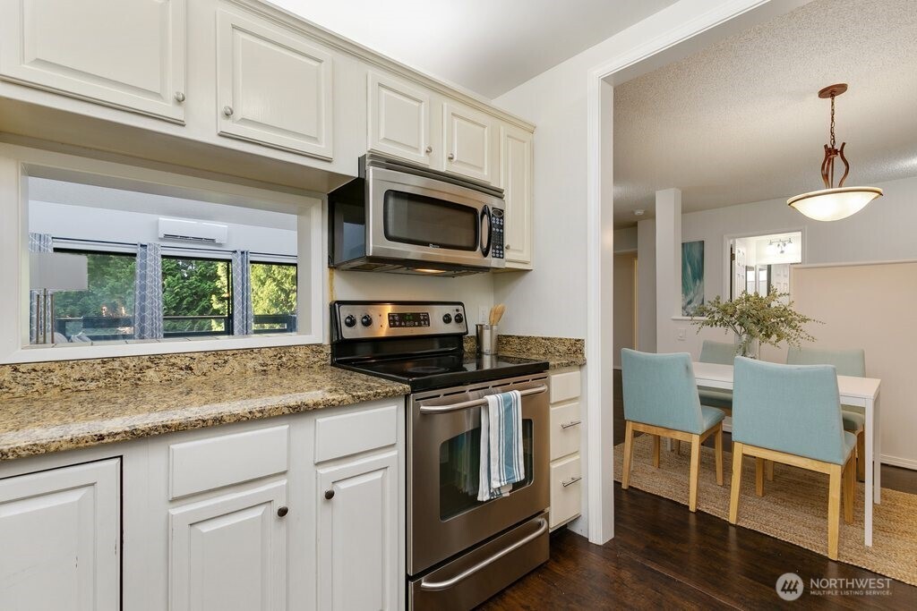 7930 SE 34th Street #513, Mercer Island, WA 98040