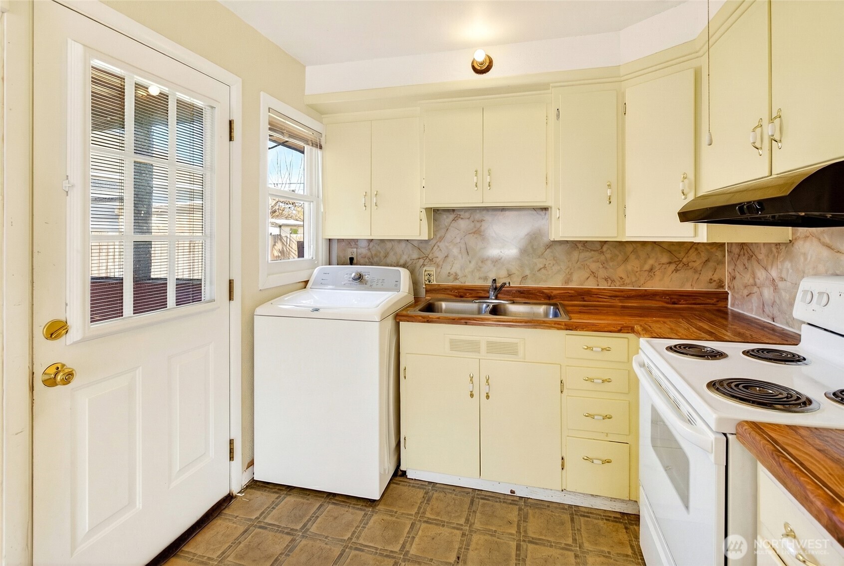 417 SE H Street , Quincy, WA 98848-1511