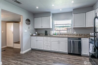 411 Corrin Avenue SE, Orting, WA 98360 - Photo 9