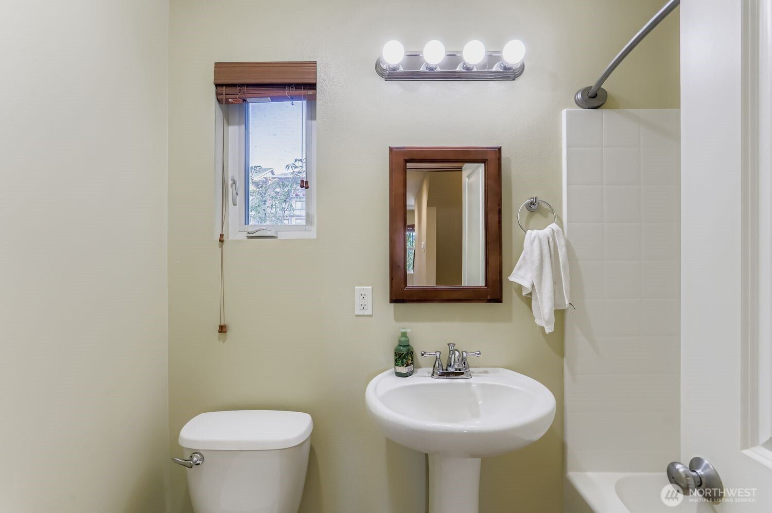838 4th Avenue NE, Issaquah, WA 98029