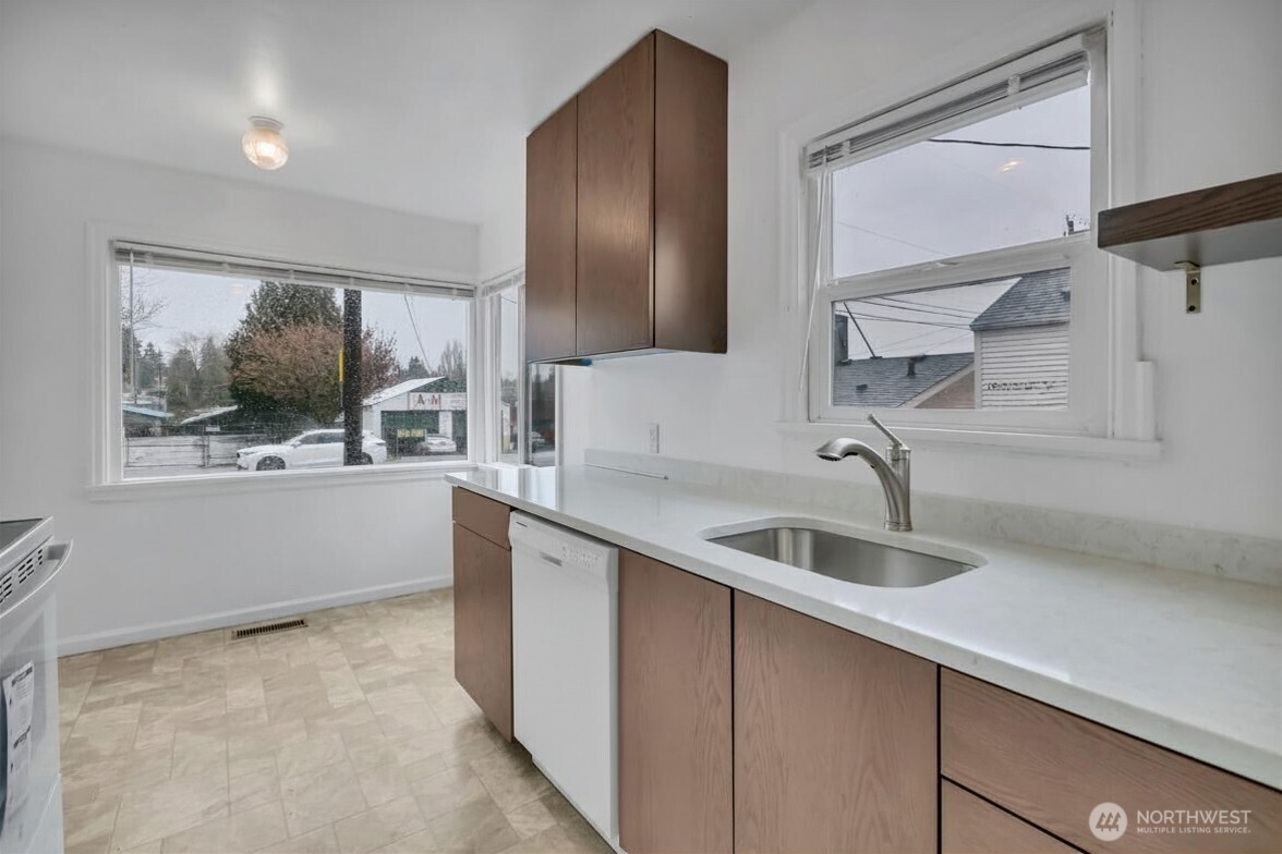 10041 15th Avenue SW, Seattle, WA 98146