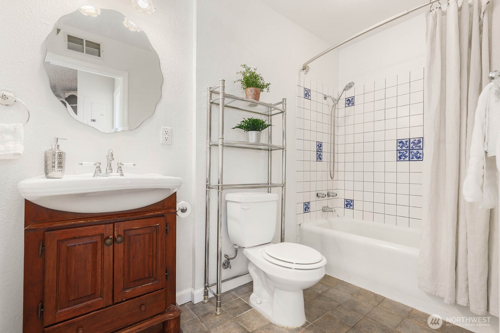 120 14th Avenue #10, Seattle, WA 98122