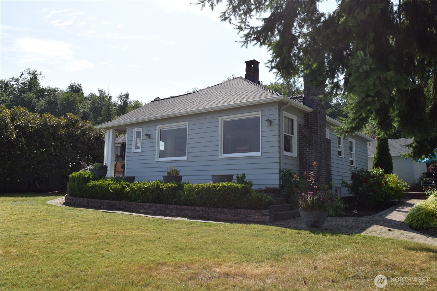 3538 Beach Drive E, Port Orchard, WA 98366-8136