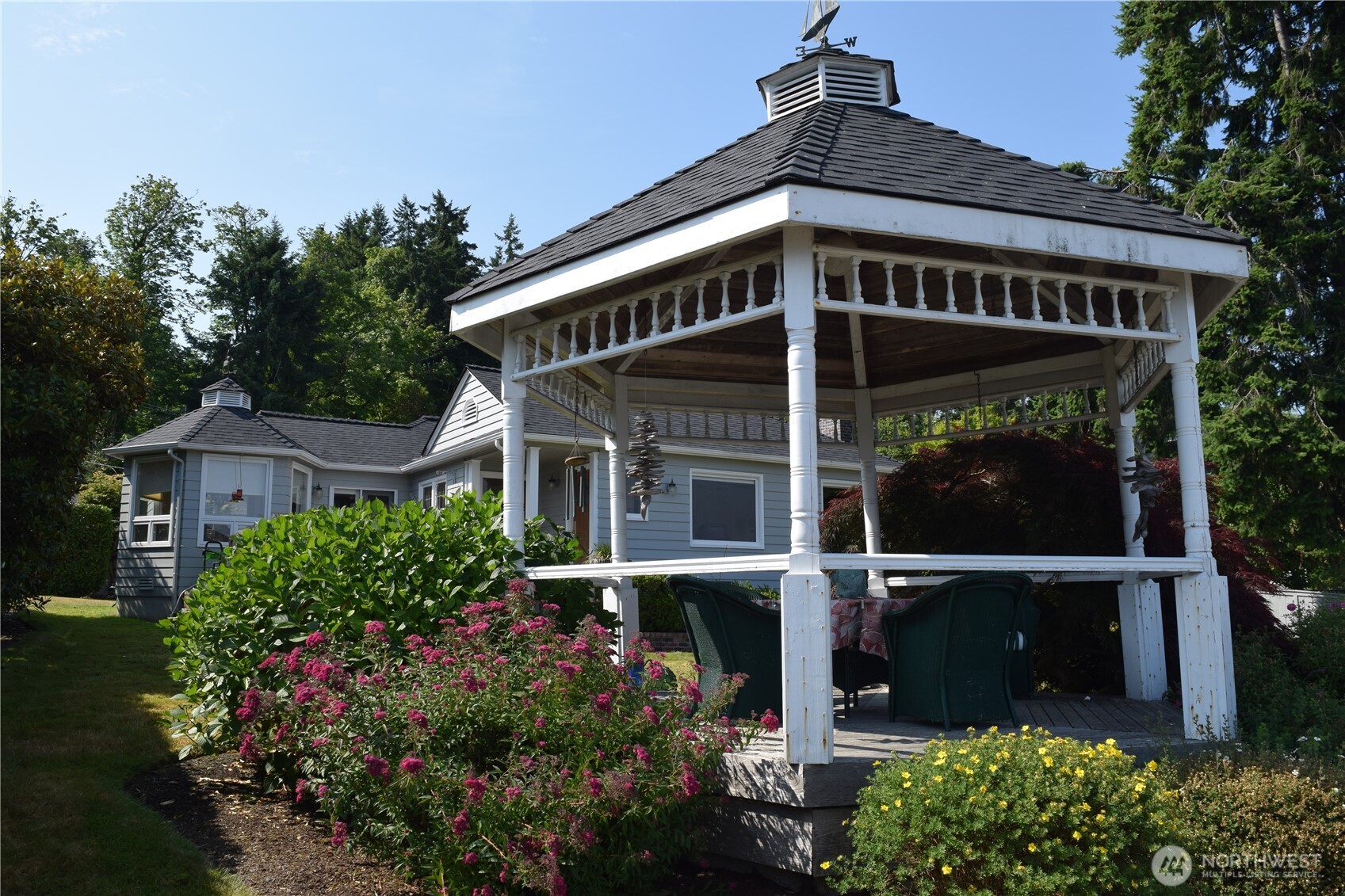 3538 Beach Drive E, Port Orchard, WA 98366-8136