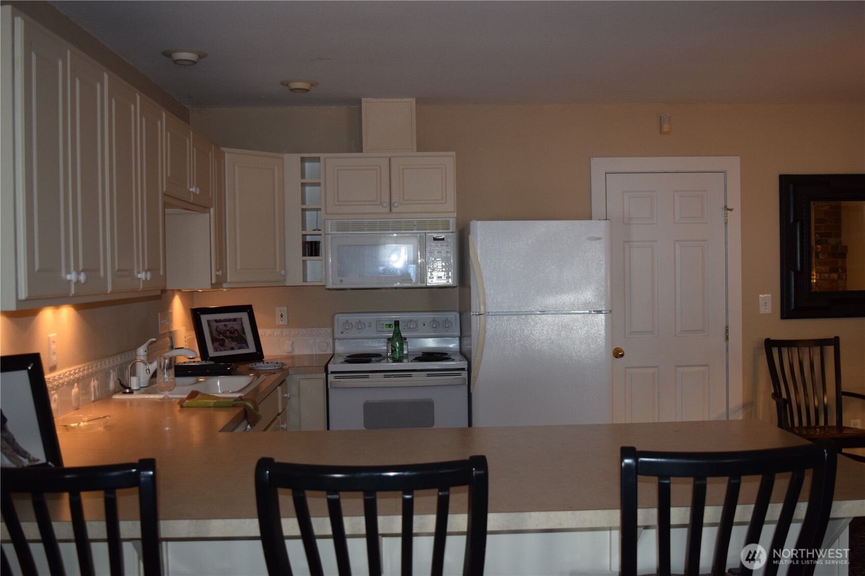 3538 Beach Drive E, Port Orchard, WA 98366-8136