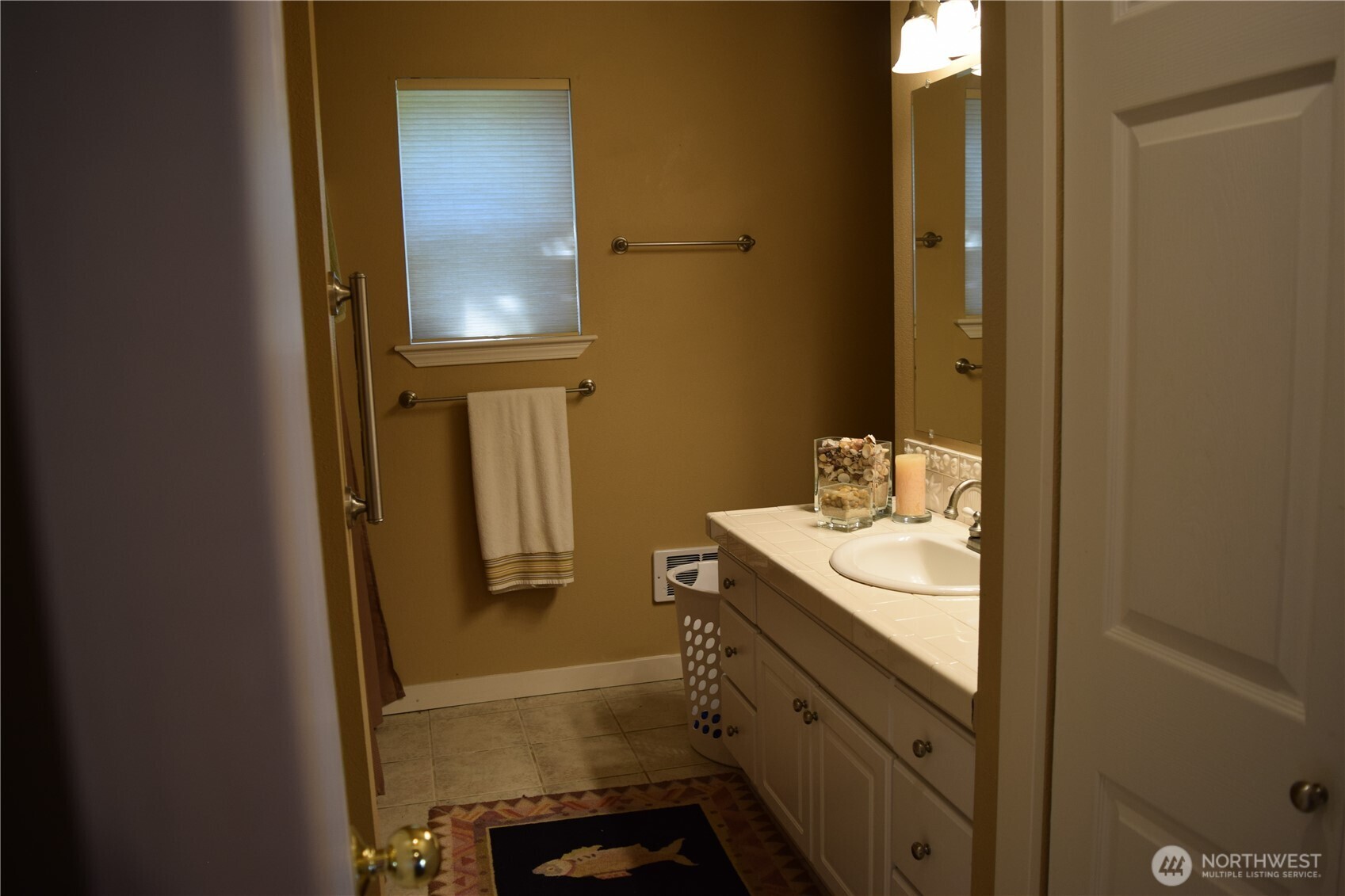 3538 Beach Drive E, Port Orchard, WA 98366-8136