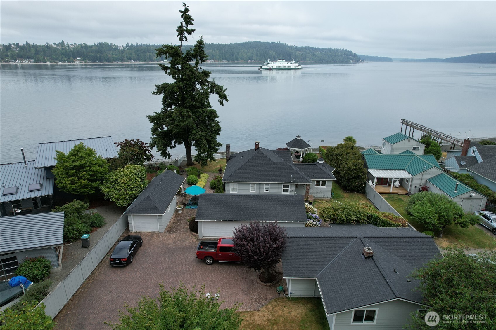 3538 Beach Drive E, Port Orchard, WA 98366-8136