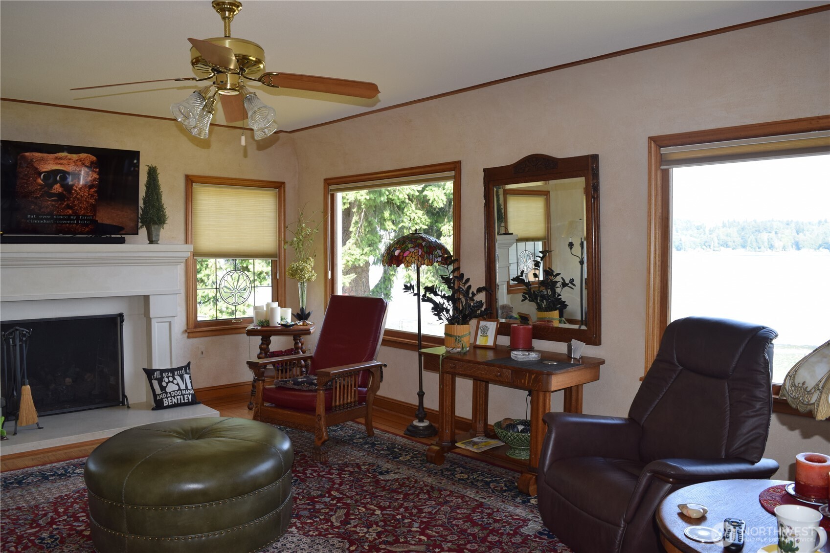 3538 Beach Drive E, Port Orchard, WA 98366-8136