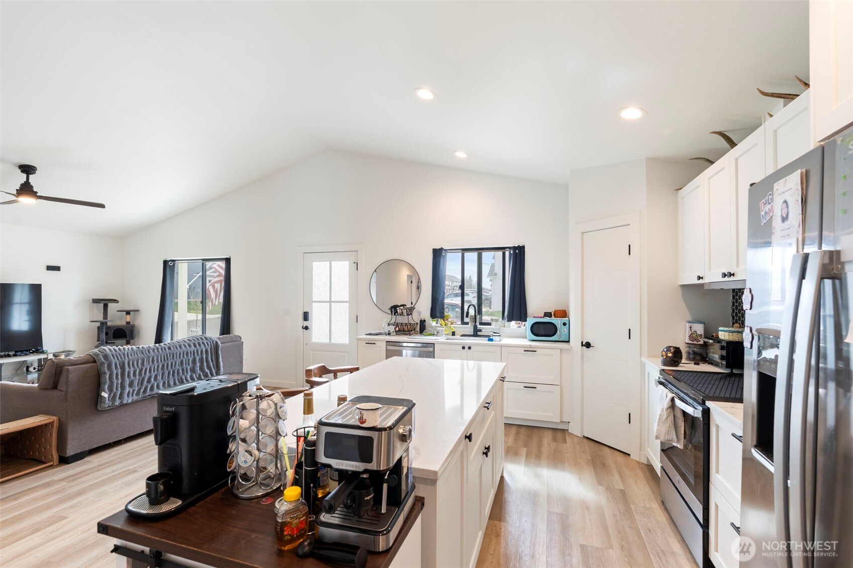 2011 Apple Road , Winlock, WA 98596