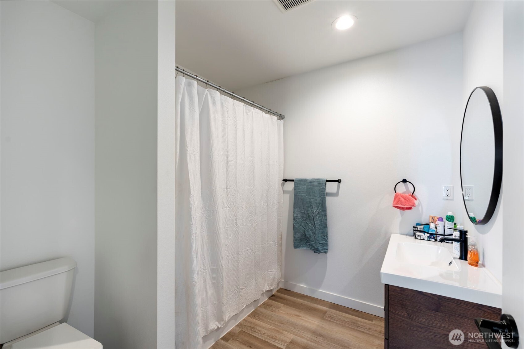 2011 Apple Road , Winlock, WA 98596