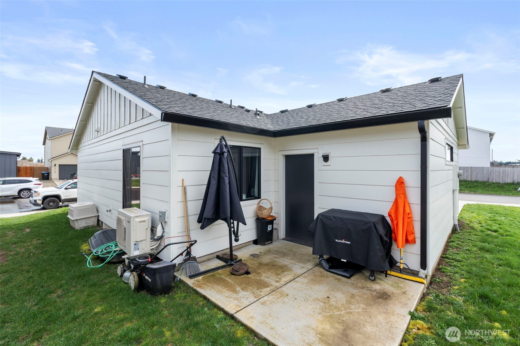 2011 Apple Road , Winlock, WA 98596
