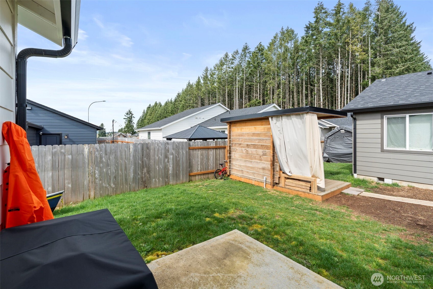 2011 Apple Road , Winlock, WA 98596