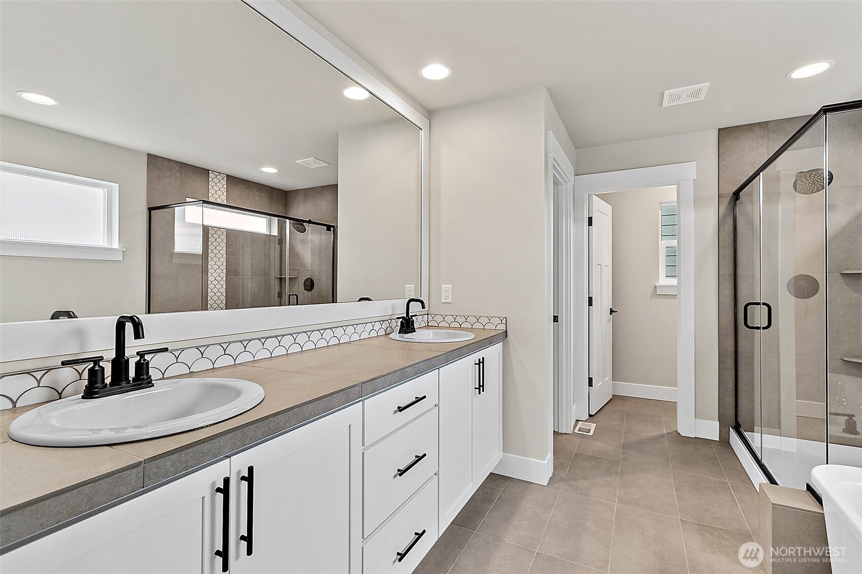 14307 SE 284th Place , Kent, WA 98042