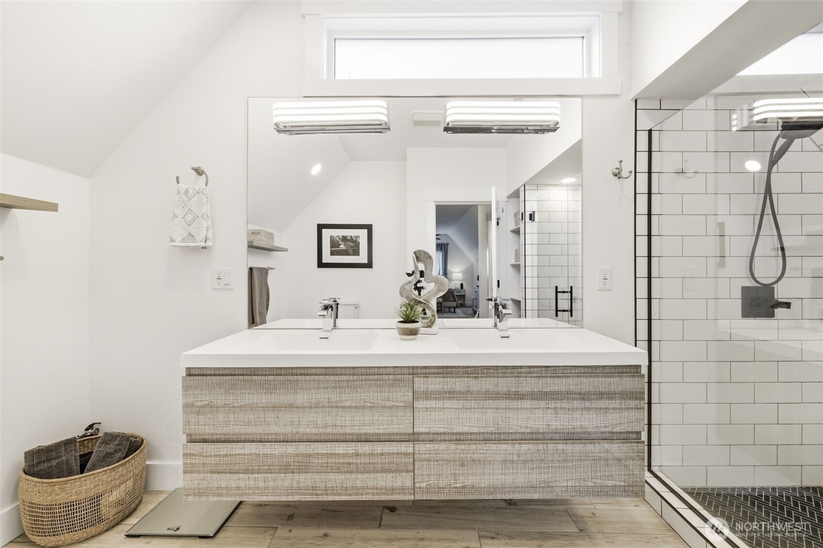 1070 25th Avenue E, Seattle, WA 98112