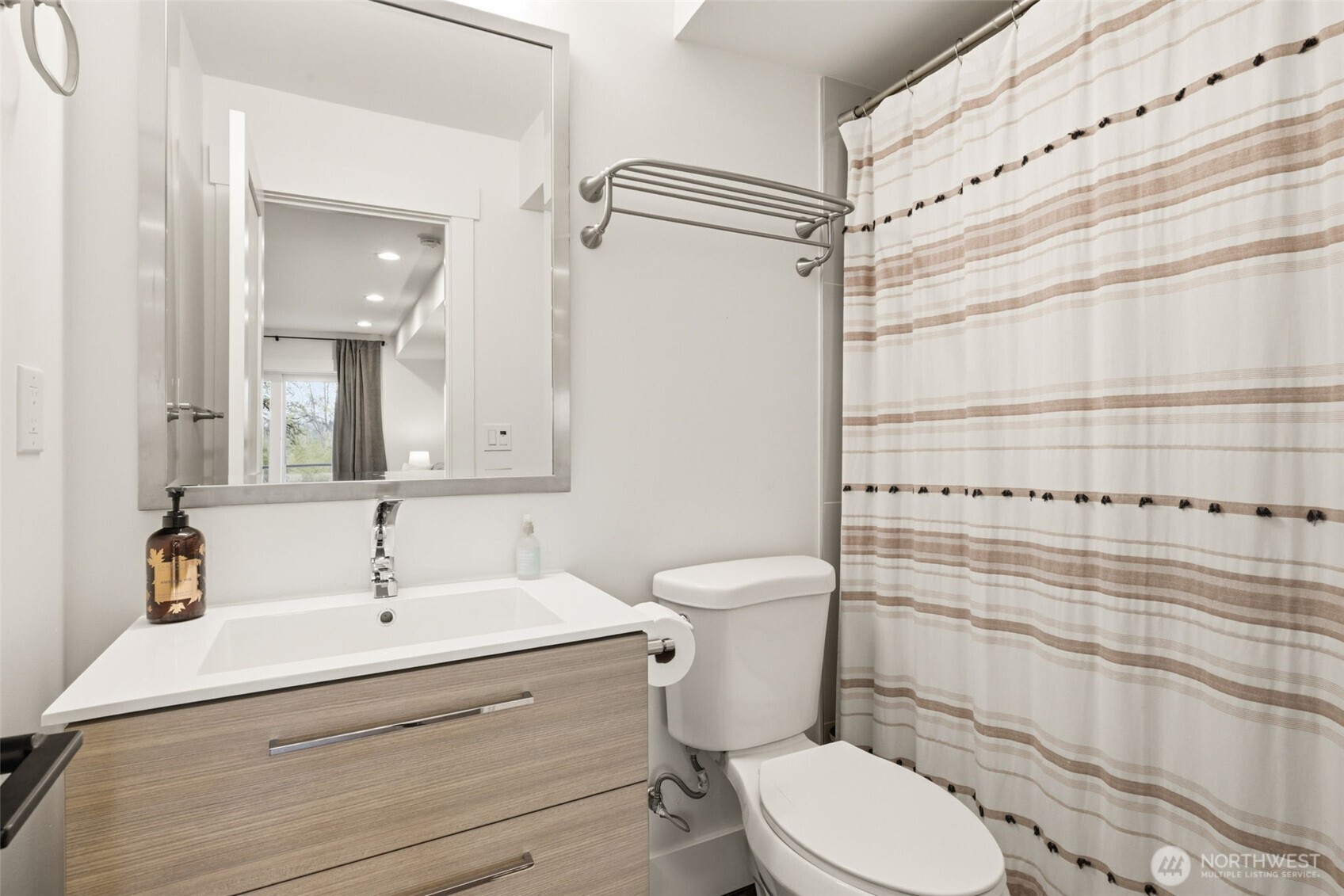 1070 25th Avenue E, Seattle, WA 98112