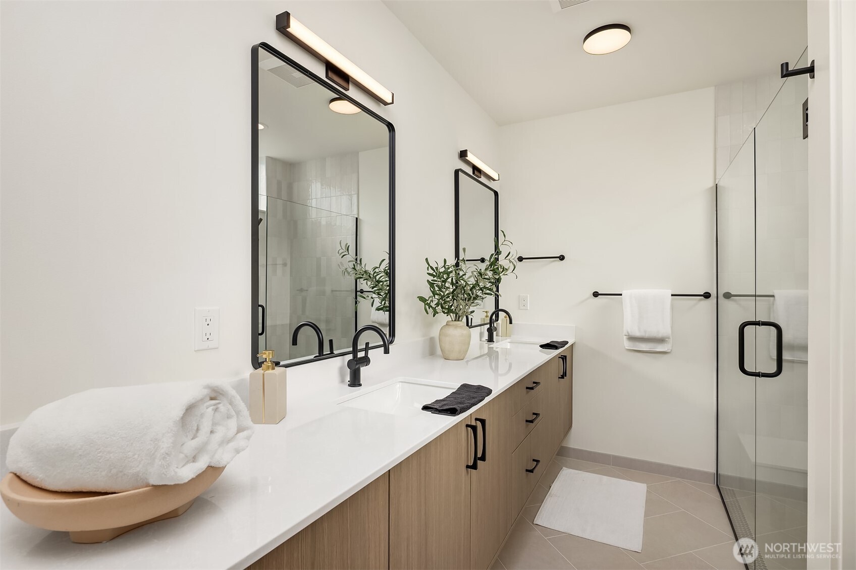 4417 2nd Avenue NE, Seattle, WA 98105