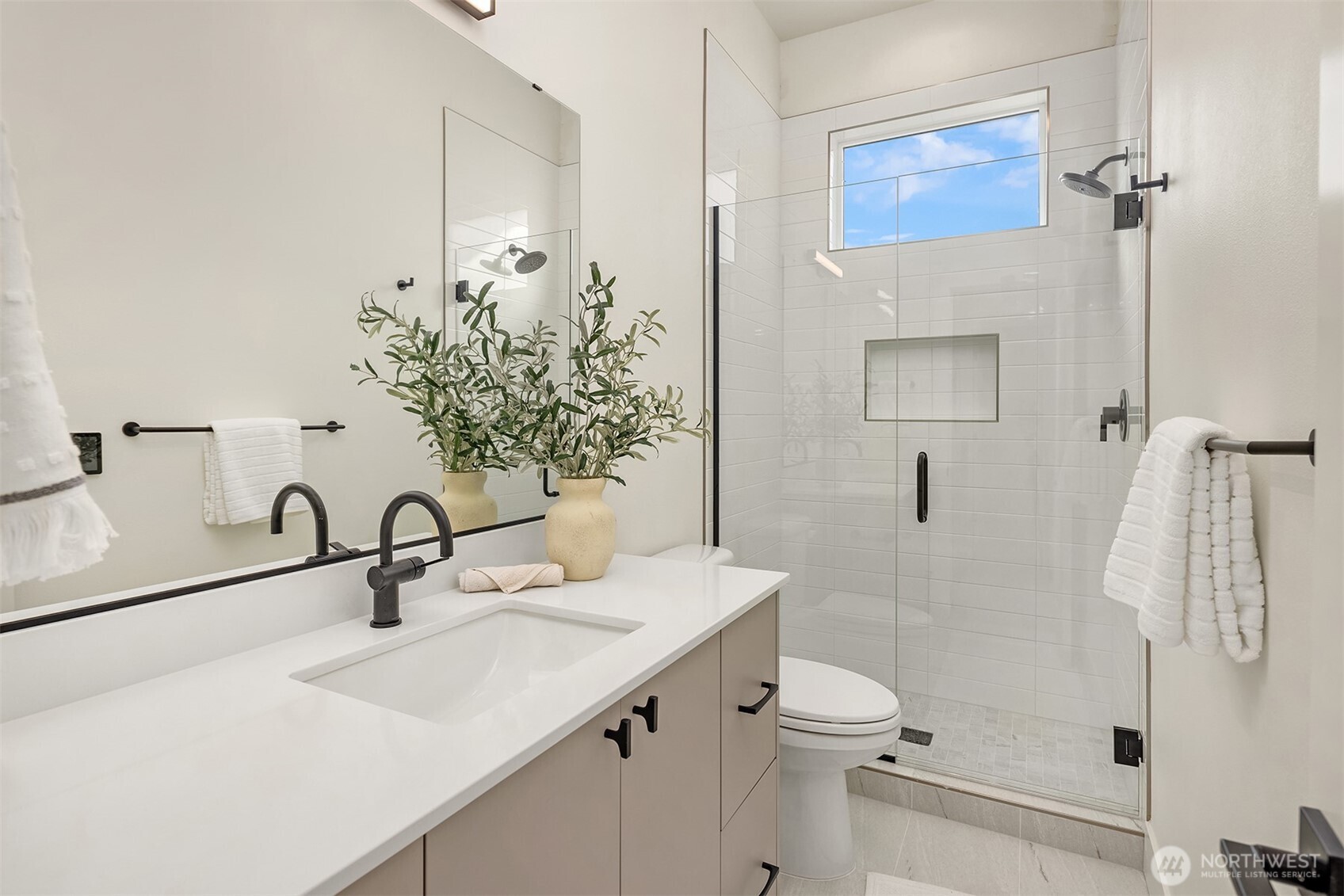 4417 2nd Avenue NE, Seattle, WA 98105